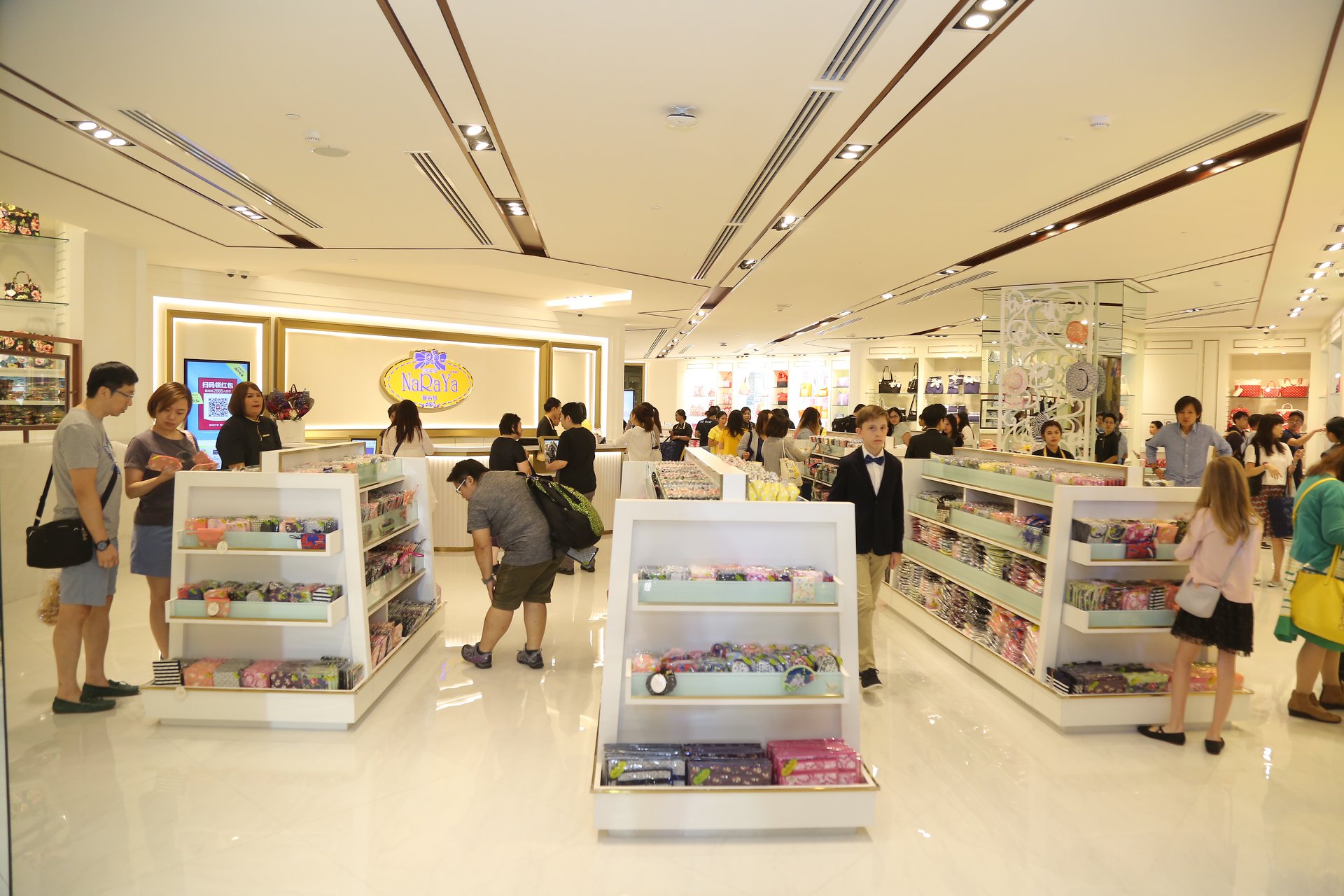 泰国曼谷买naraya包在哪里,naraya曼谷包值得买吗