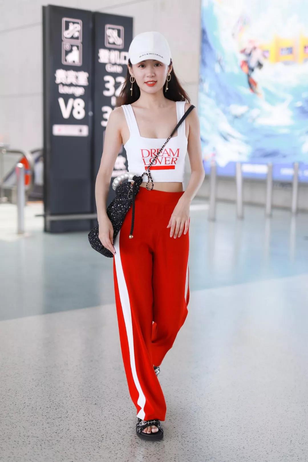 杨颖阿迪达斯粉色外套,杨颖运动风