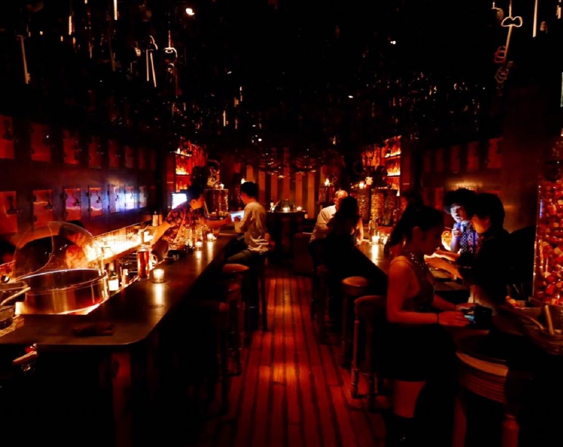 女生第一次去日本酒吧，千万别看错店名后缀，一不小心就很尴尬