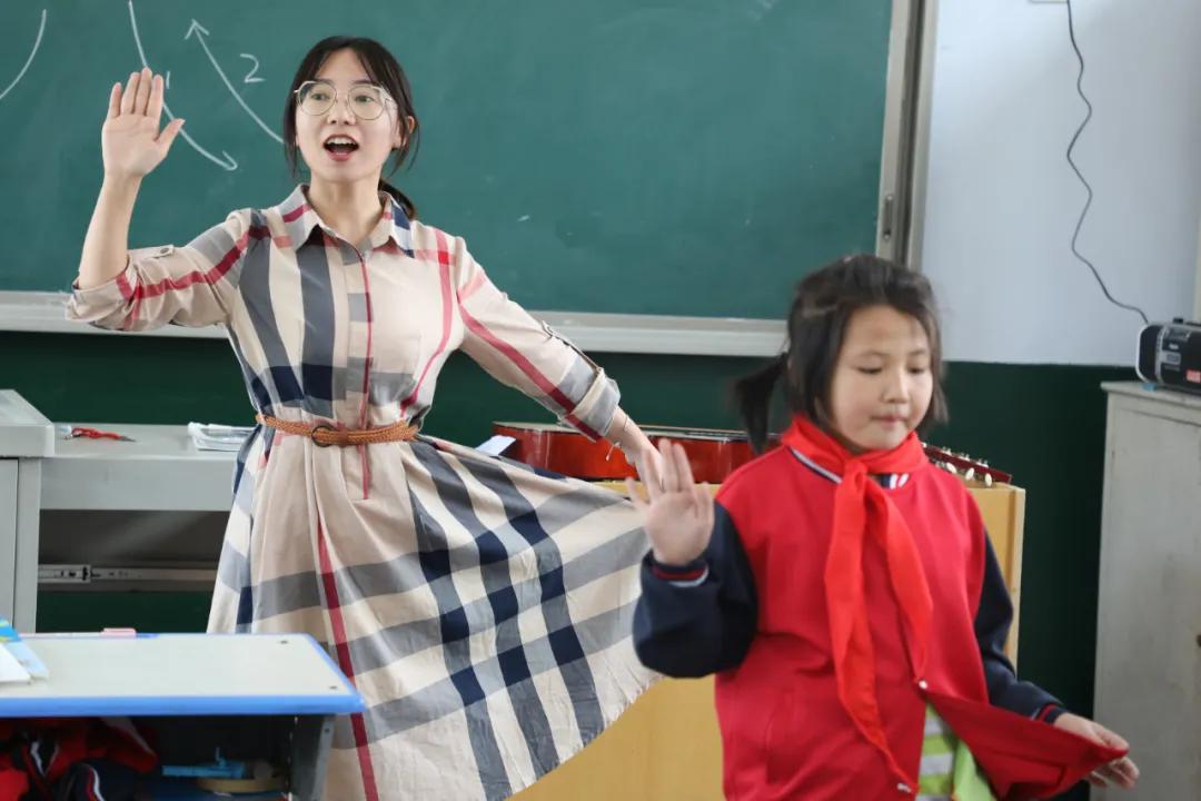 河北女孩儿意大利留学归来却到偏远山区教音乐,她把那里称作“世外桃源”