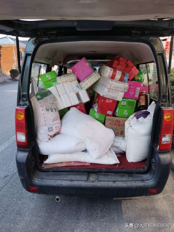 因疫情被隔离的村民生活起居,农村因疫情被封买菜怎么办