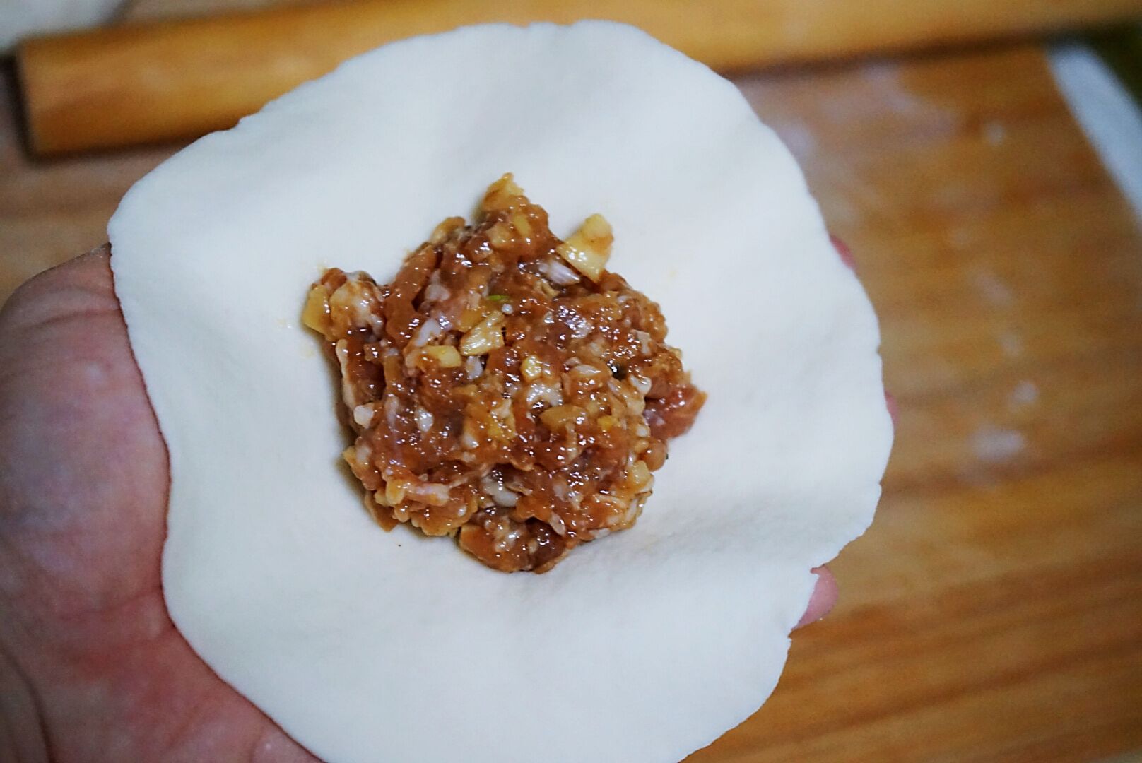 鲜肉包怎么做好吃不腻,我和家人爱吃的美食