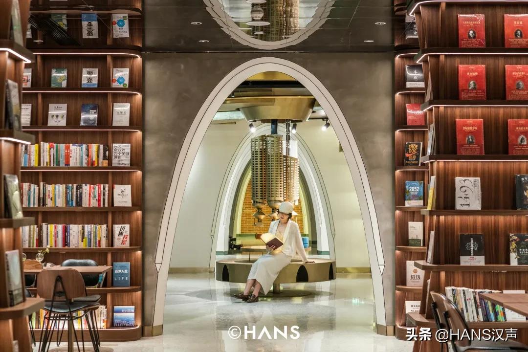 青山区红房子光影秀,青山红房子网红打卡地