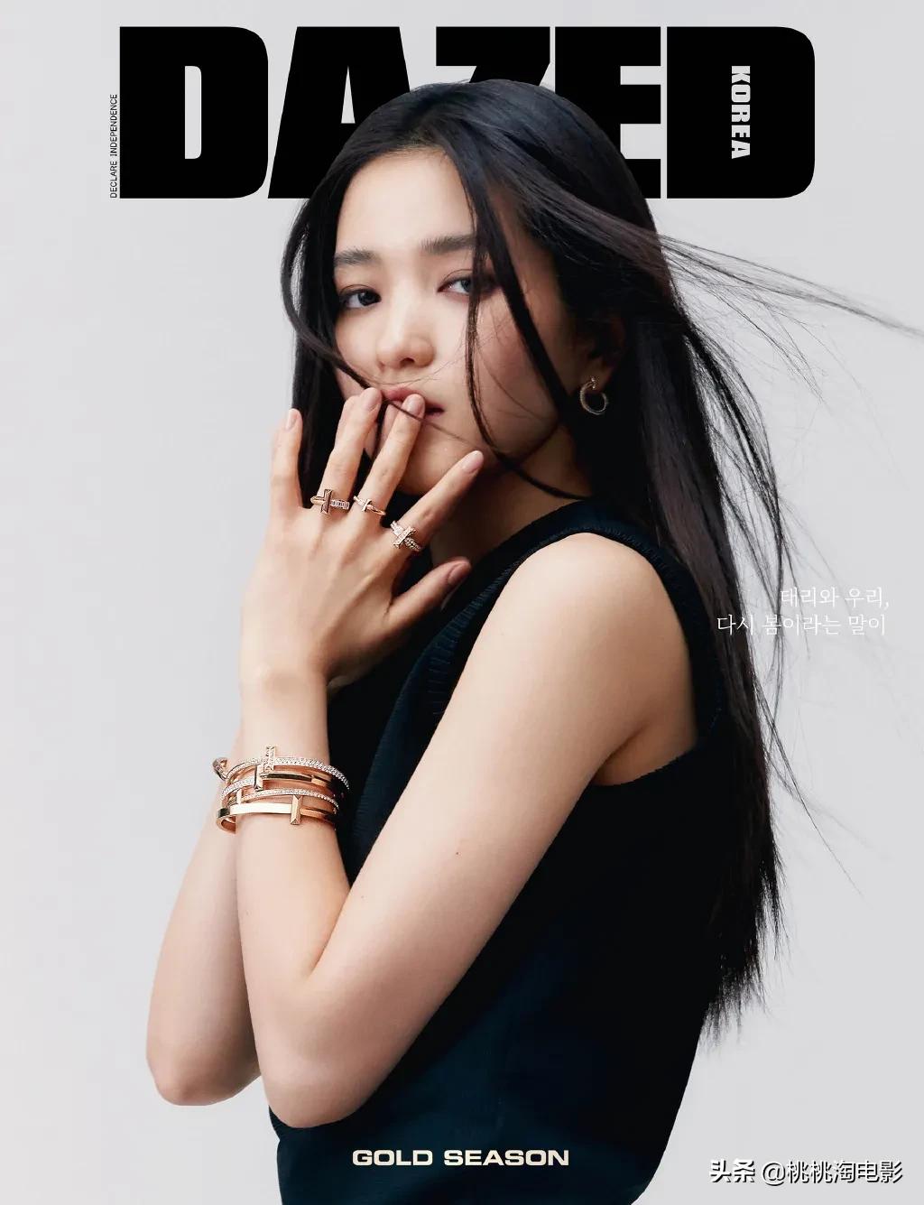 金泰梨杂志写真图文,女星金泰梨穿圣诞小鹿装跳舞