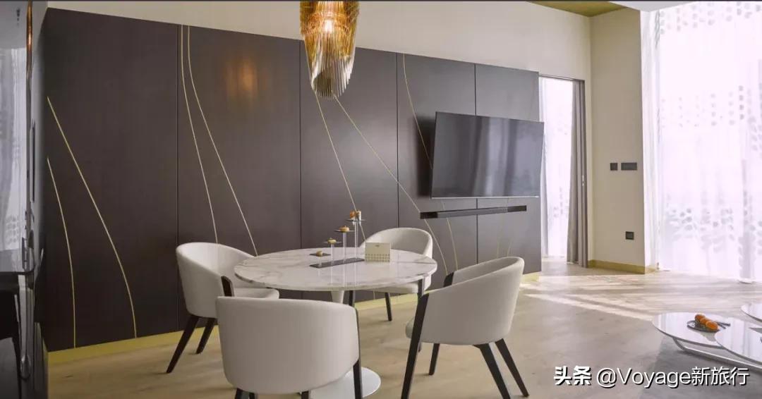 不可多得的扎哈遗作，这家最新开幕的未来感酒店，仿佛睡在酷炫的太空飞船里！