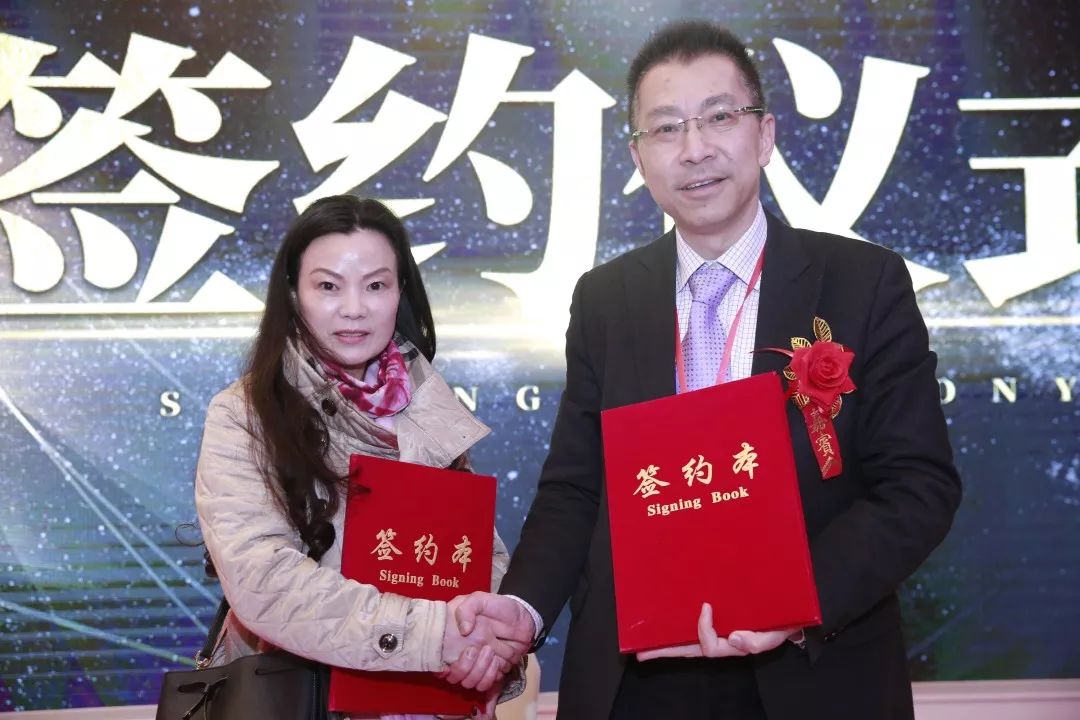 电商江湖打破沉寂：“新物种”爱拍拍隆重发布“竞拍”功能