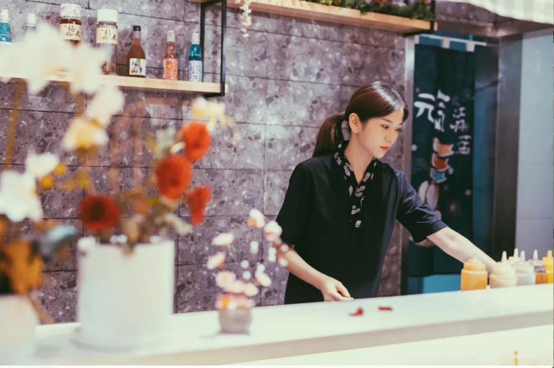 外卖人均80元，最高9000单／月，它4年开43家直营店