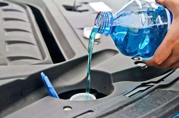 车用玻璃水划算吗,家用玻璃水和汽车玻璃水有区别吗