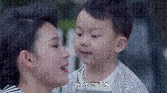 孩子过度依恋布娃娃,小孩子摸妈妈耳朵怎么回事