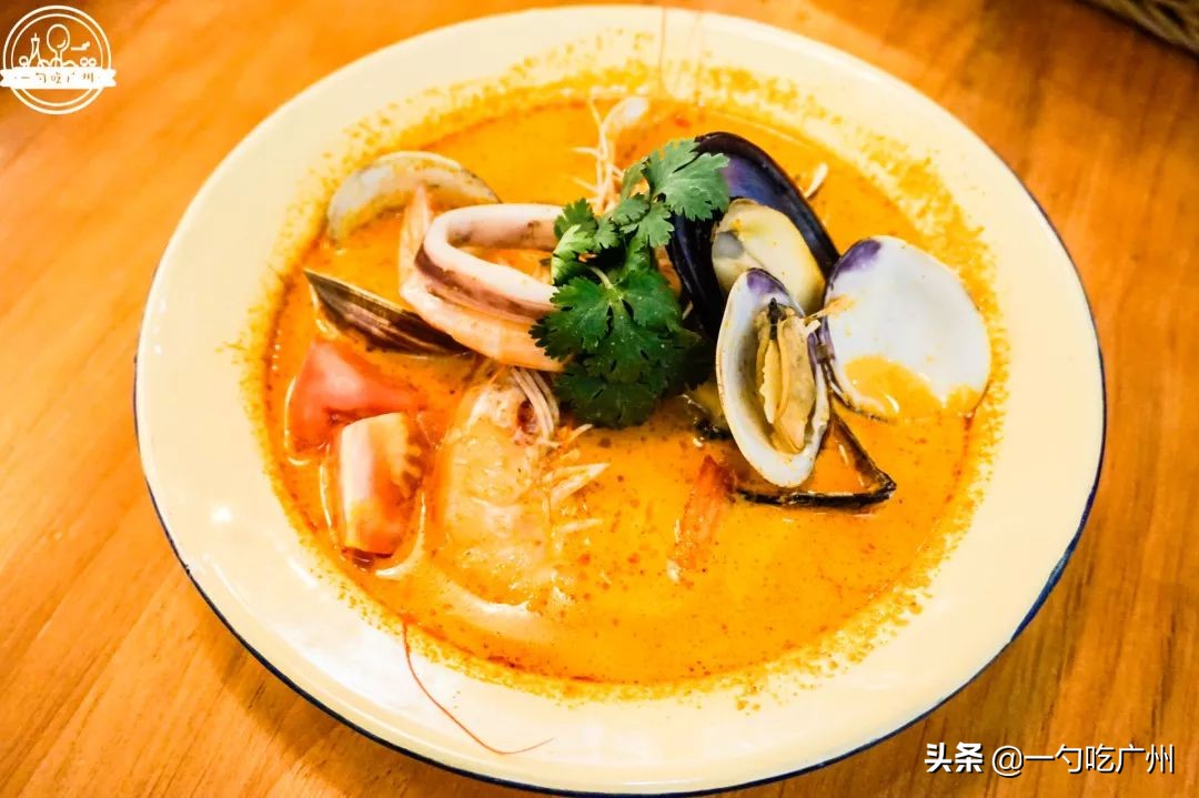 神经病啊！在泰国卖100的绿奶茶这只卖18？真相竟是老板有租收..