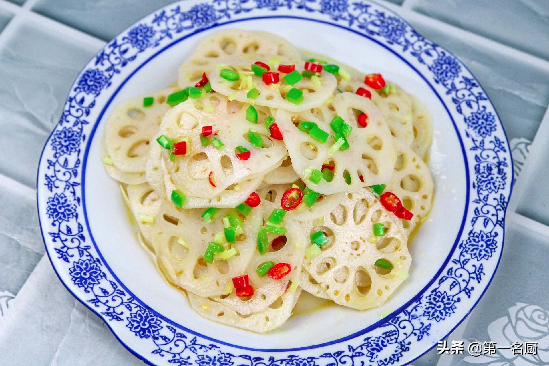 为什么饭店的凉拌藕片那么好吃？原来拌汁有技巧，这样做爽口入味