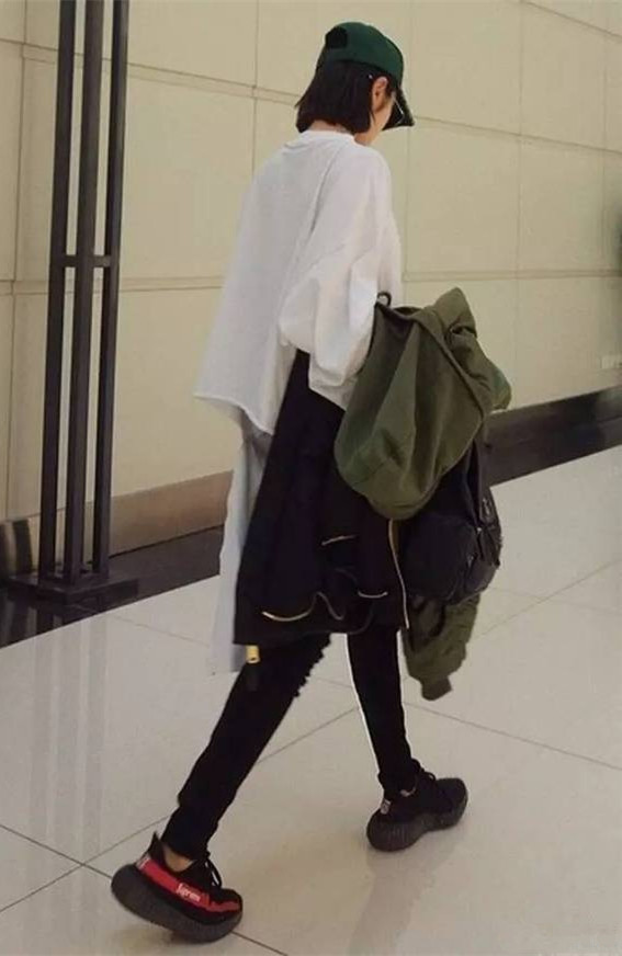 王子文巴黎时装周包包,王子文爱马仕长靴