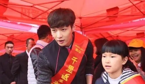 张艺兴是从哪一期变成小狐狸的,张艺兴是怎么闯进娱乐圈的