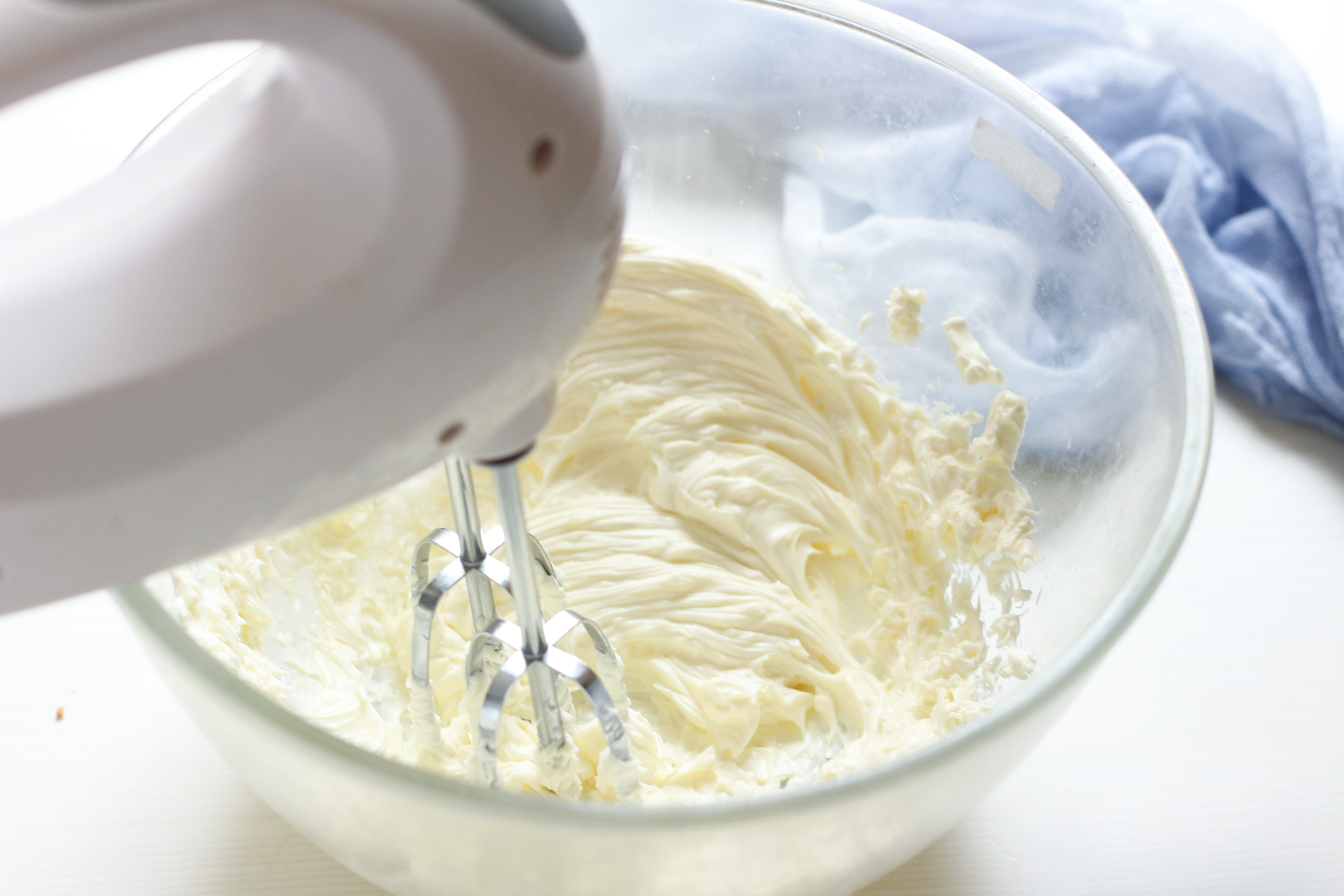 教你做不用打蛋器的蛋糕,新手学做蛋糕抹面裱花