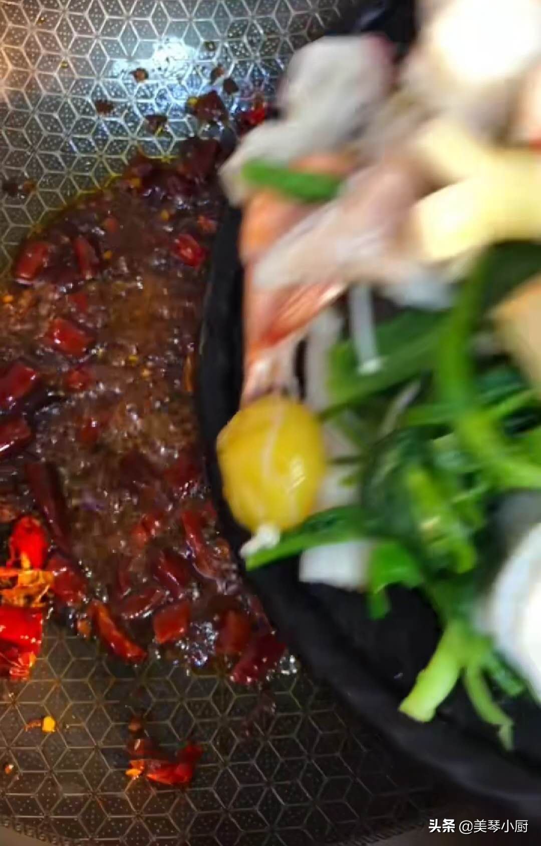 好吃的麻辣香锅在家就可以自己做,麻辣香锅这样做比外面买的还好吃