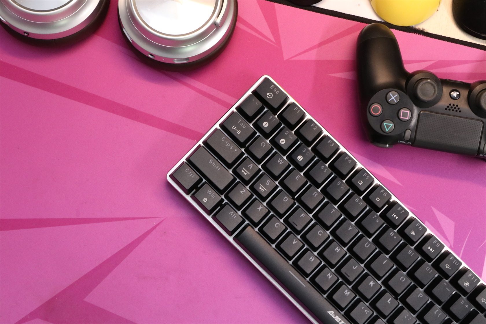 那款好用的小键盘终于出无线款了黑爵AK33分享