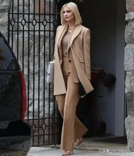 伊万卡百褶裙图片,伊万卡身穿天价连衣裙贵妇风十足