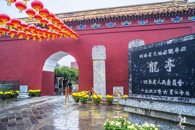 八朝古都开封龙亭公园,开封龙亭是古迹吗