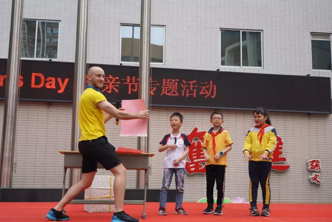 钱塘小、中山小千人晨会，看约克英语外教如何轻松hold住全场！