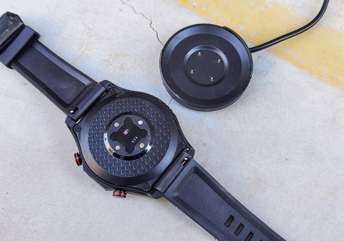 64G+双摄+全网通，是手机还是智能手表：Jeep黑骑士评测