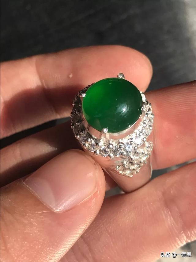 缅甸3500万翡翠戒面,缅甸边境戒面捡漏