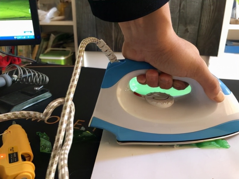 废物利用手工假山鱼缸,矿泉水瓶废物利用养金鱼