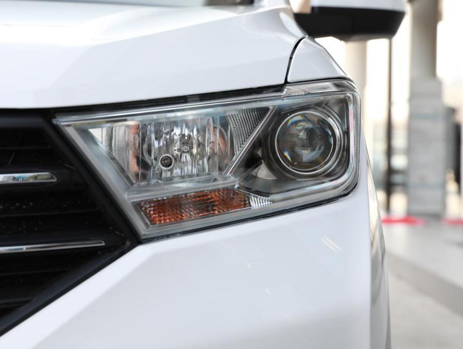 五菱宏光1.2排量试驾视频,五菱宏光一二三代比较