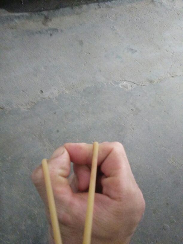 传统圆皮筋弹弓教学视频,原皮无架弹弓如何架手