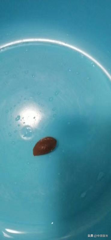 疫情期间孩子3岁了怎么办,把话梅核吞了咽口水疼