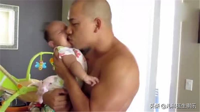 宝宝被亲一定会得亲吻病吗,亲吻幼儿会立即生病吗
