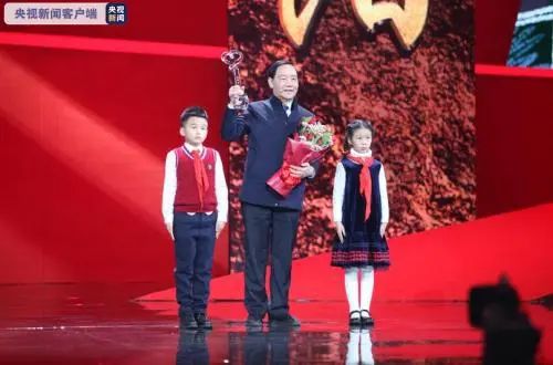 感动中国2019年度人物热血故事作文素材近5年颁奖辞，授之以渔