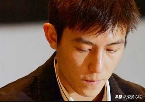 额头窄颧骨高太阳穴凹陷发型,发际线高额头高颧骨高发型男生