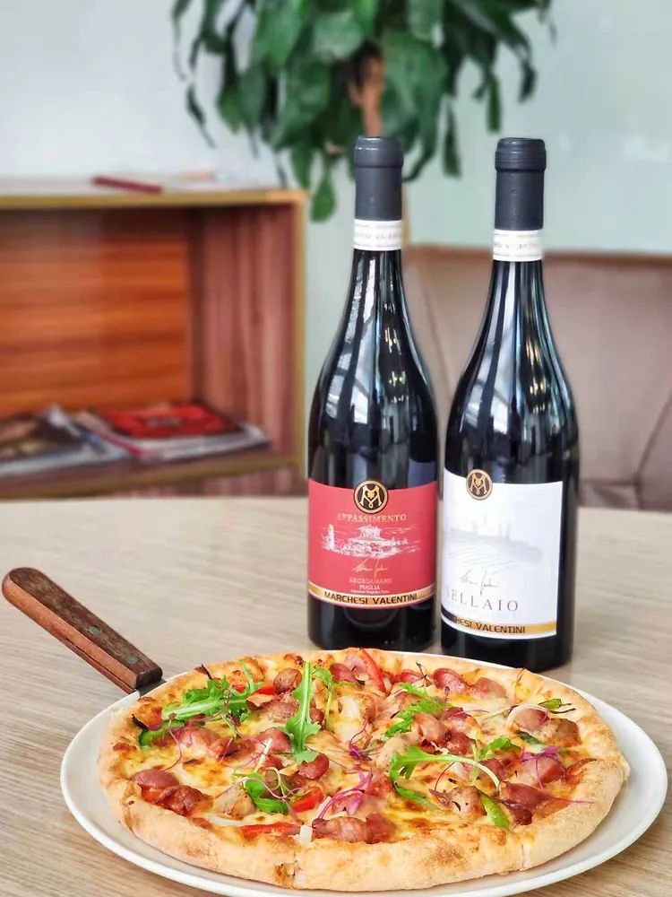 和面加了鸡蛋为什么面发硬,做披萨胚的面粘手正常吗