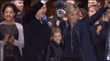 法国总统真Man！跟大25岁老婆出海频繁秀肌肉，布丽吉特一脸漠然