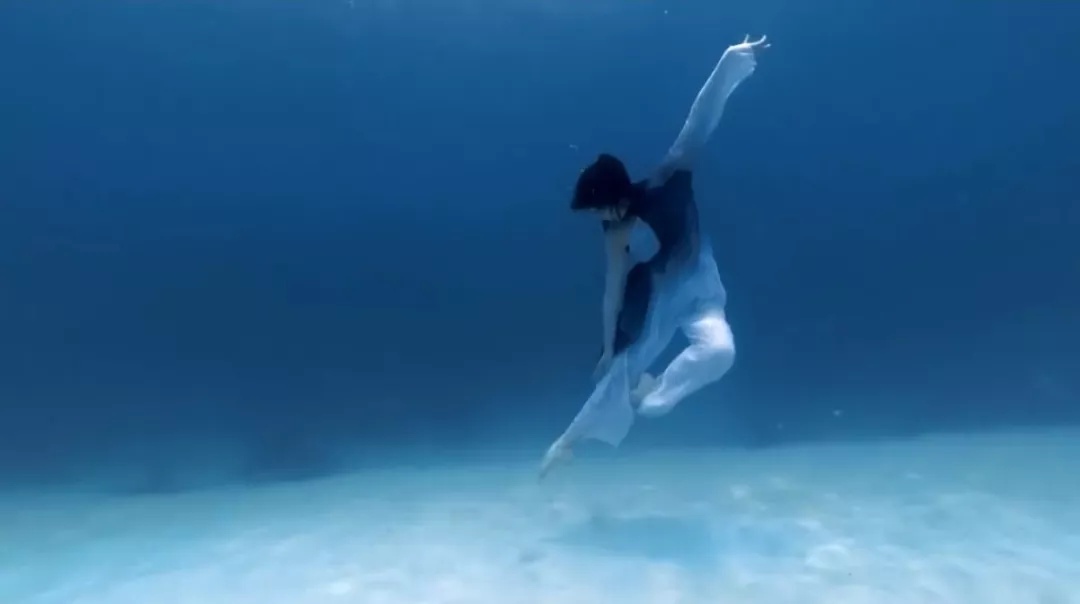 何灏浩洛神水下舞完整版,洛神赋何灏浩的采访