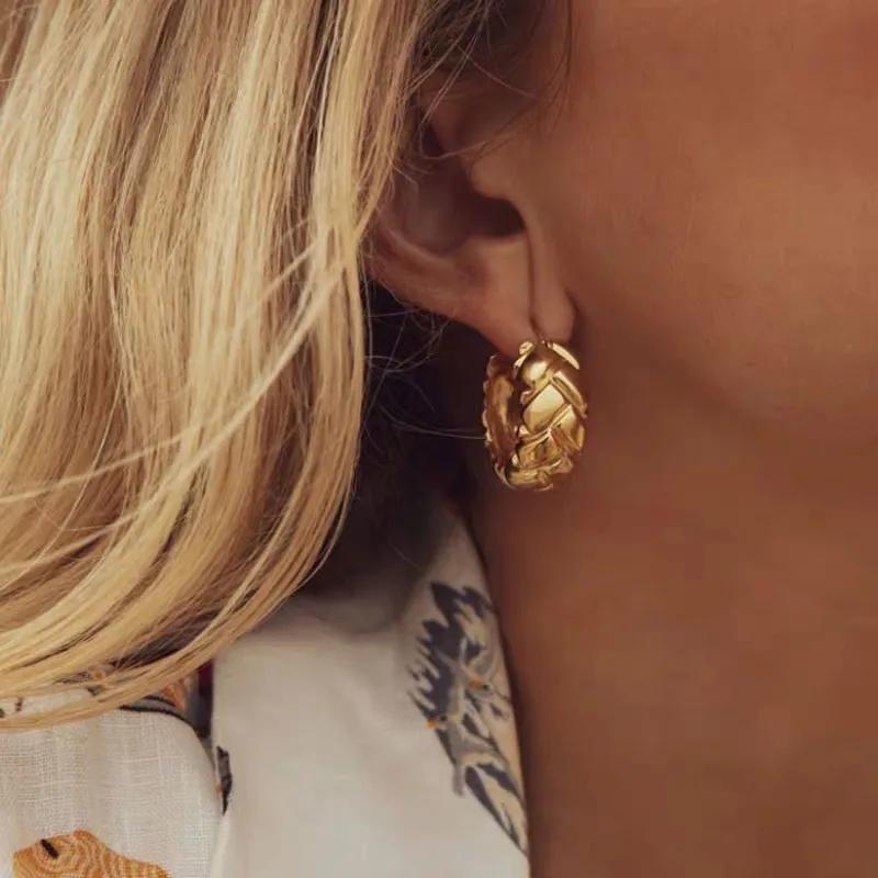 看一下明星的穿衣搭配,一起来看看明星的时尚搭配