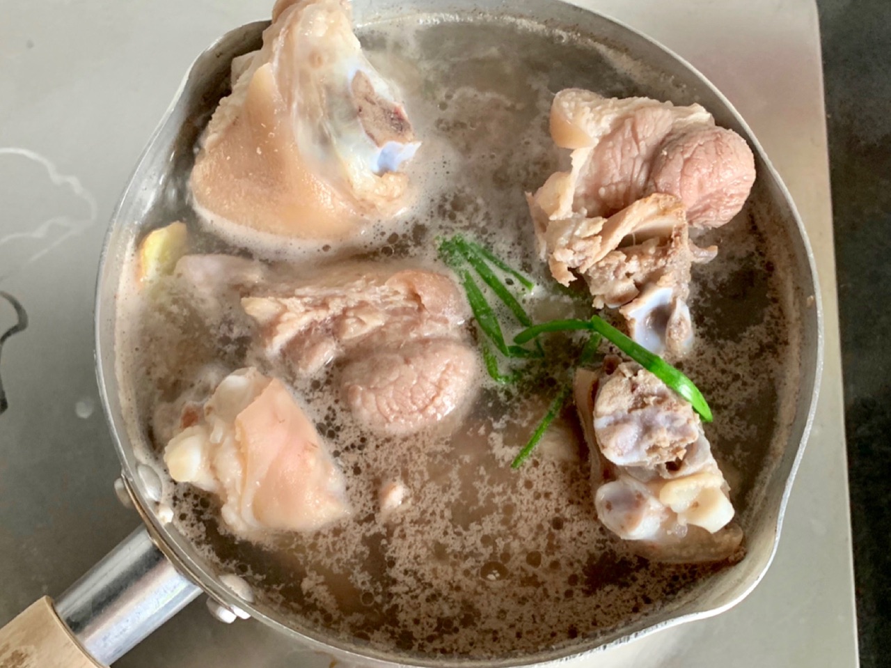 黄豆炖猪蹄清汤咸了又加了水,黄豆炖猪蹄酸甜味