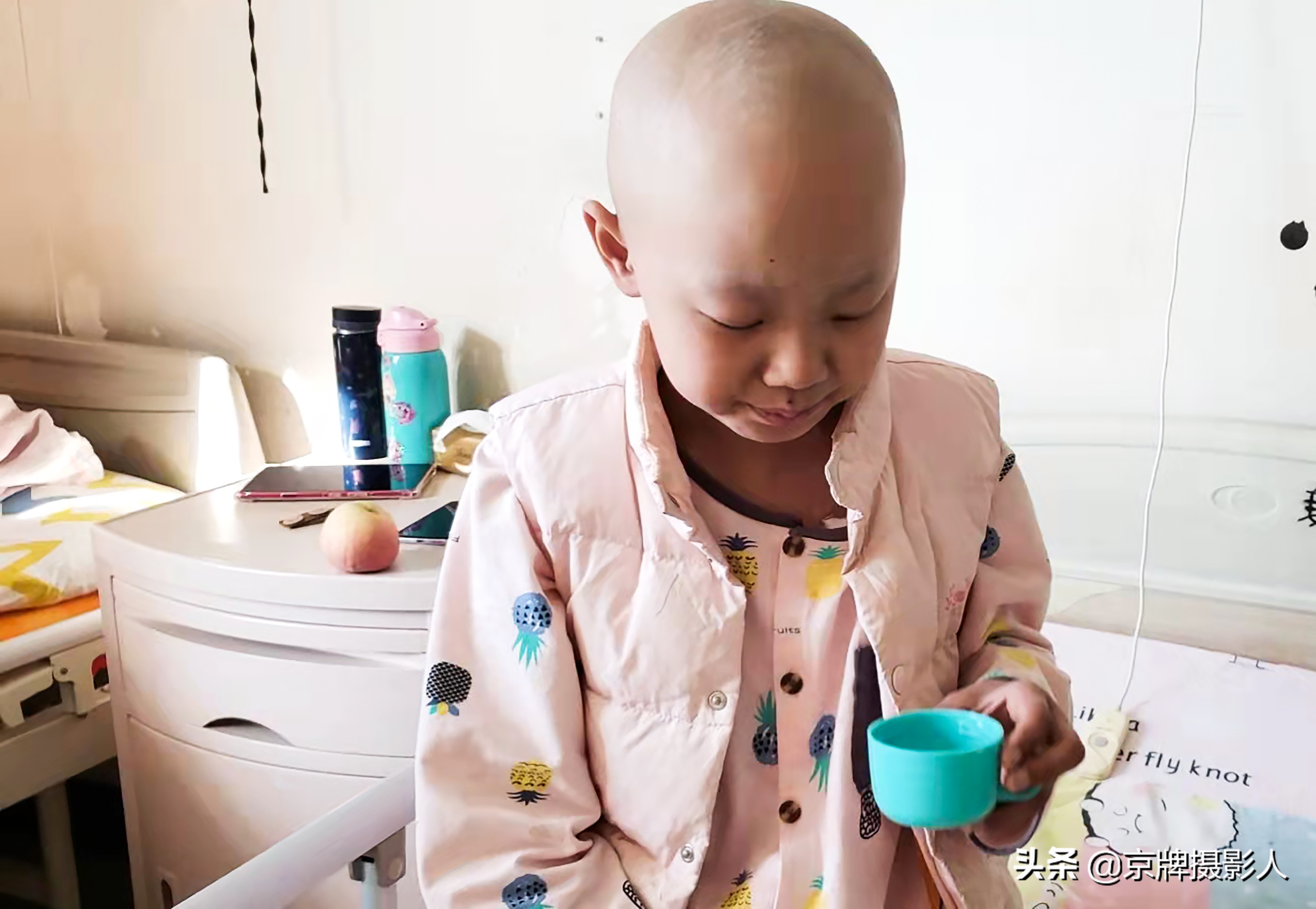 河南女孩每天戴“假发”对着镜子找自尊，3年28次化疗身心遭重创