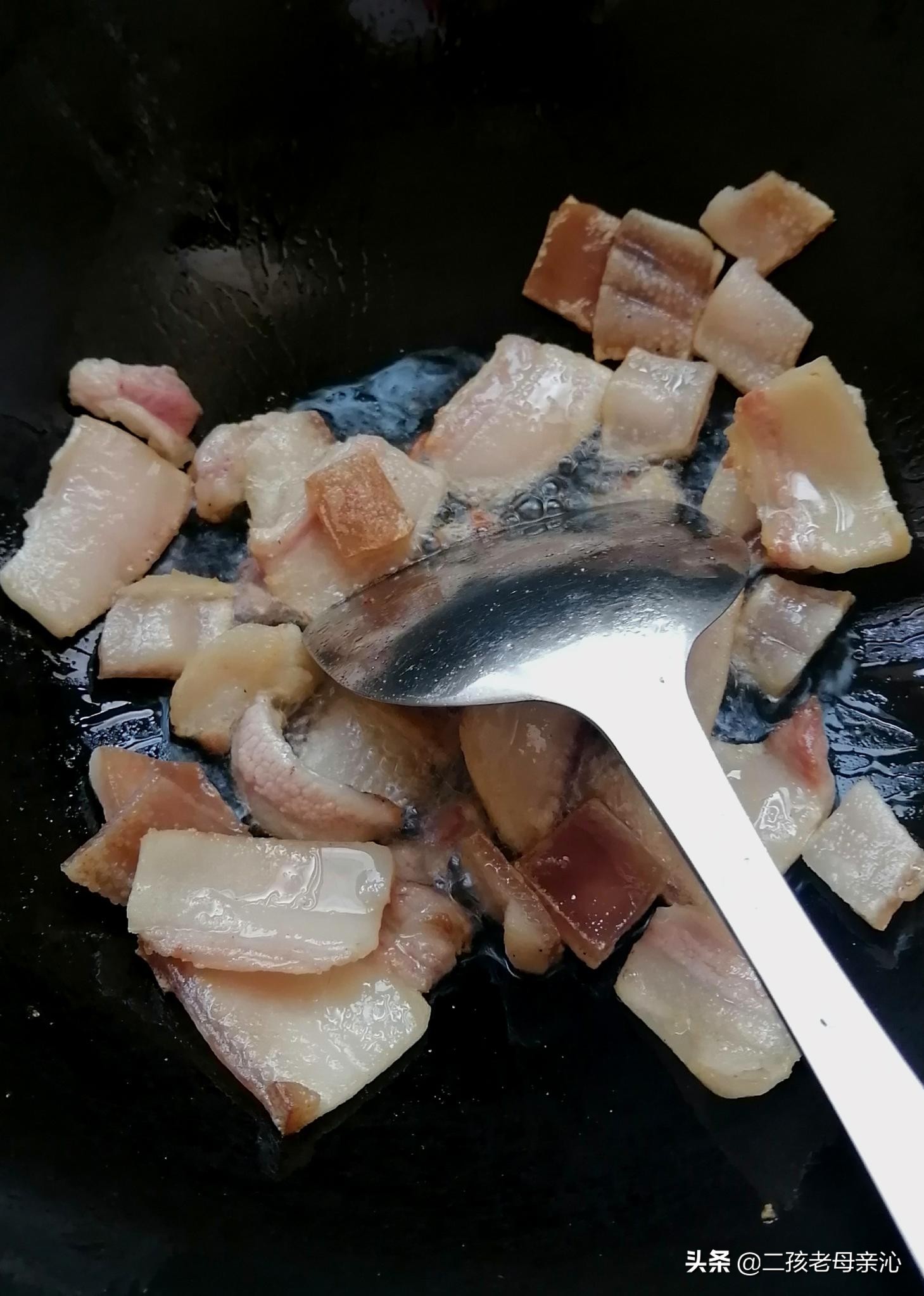 老母亲吃肉,老母亲的饭菜