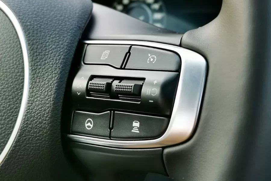 全新起亚k5测评,全新起亚K5试驾