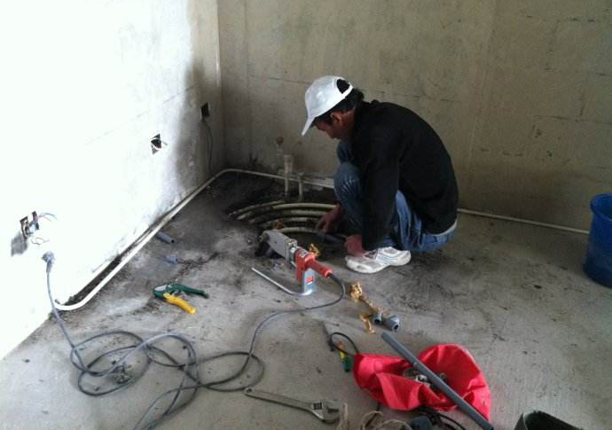 地暖管道装修时候修补有影响吗,室内地暖地面裂缝最好修补办法