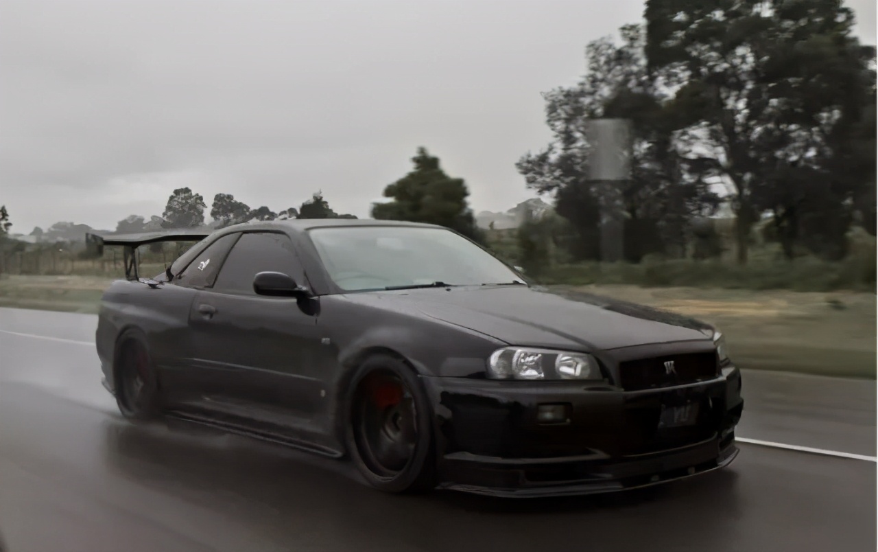 日产gt-r和skyline的区别,老款日产skylinegtr战神