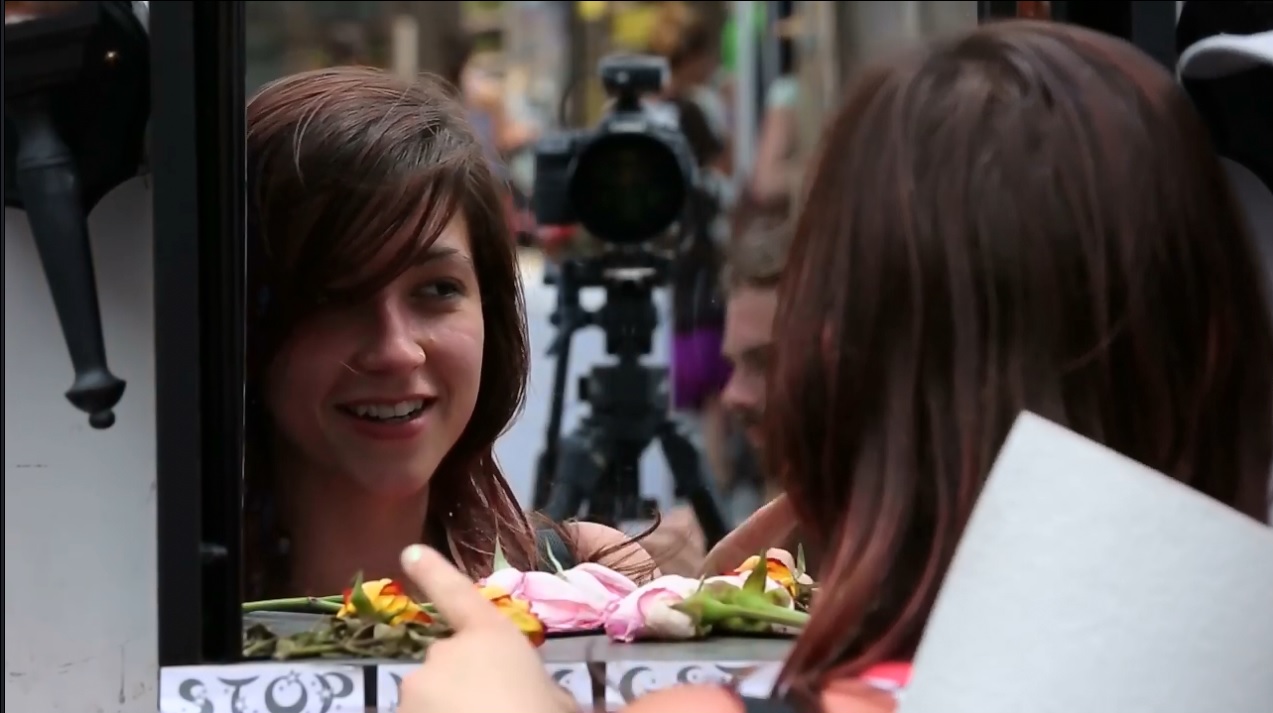 详细说一下连续30天对镜子说你是谁结果发生怪异事件的看法