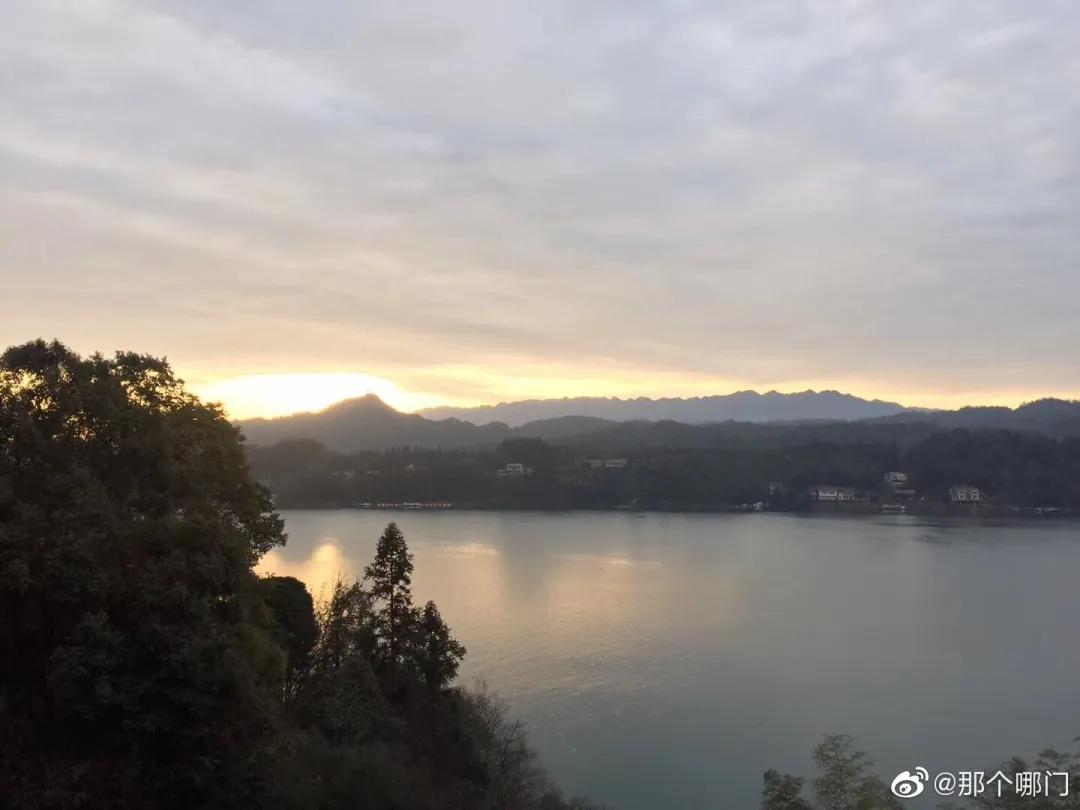 沅江边的啷轻啷轻啷啷轻