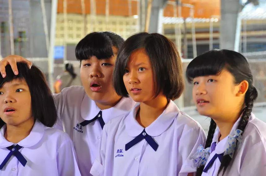 青春期女生越来越丑怎么办,高中女生不应该有哪几种行为