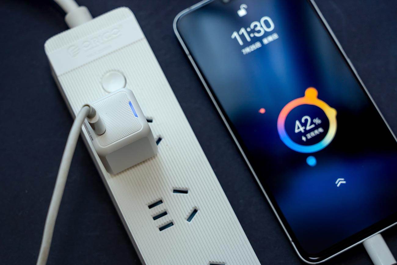 aohi20w氮化镓充电器,aohi30w幻彩快充头测评