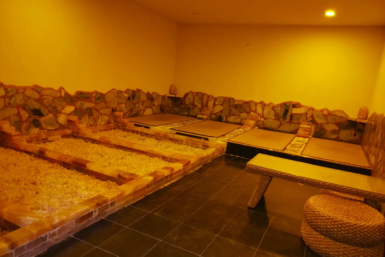 京东90分抵达田园度假区，住树屋，泡半山温泉，还有房车营地