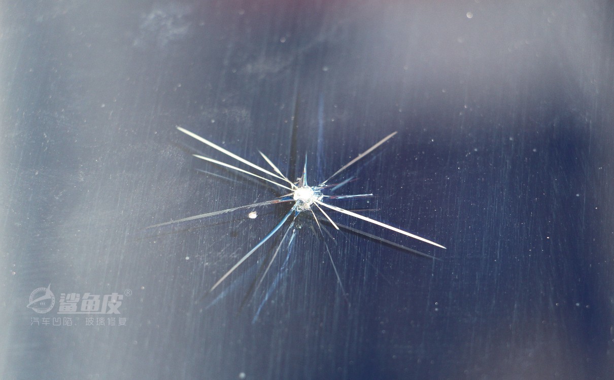 汽车玻璃修复原理方法及注意事项,汽车玻璃被石子磕了个坑怎么修复