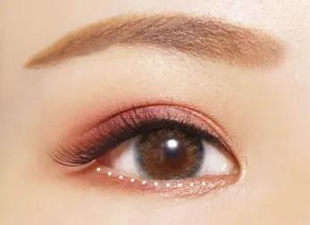 单眼皮肿眼泡眼妆3ceovertake,overtake眼影单眼皮肿眼泡眼妆教程