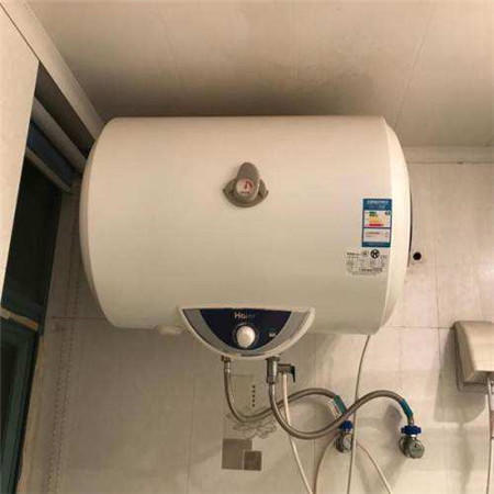 电热水器洗澡出水少、不热怎么办？跟老师傅学一招，一修便好